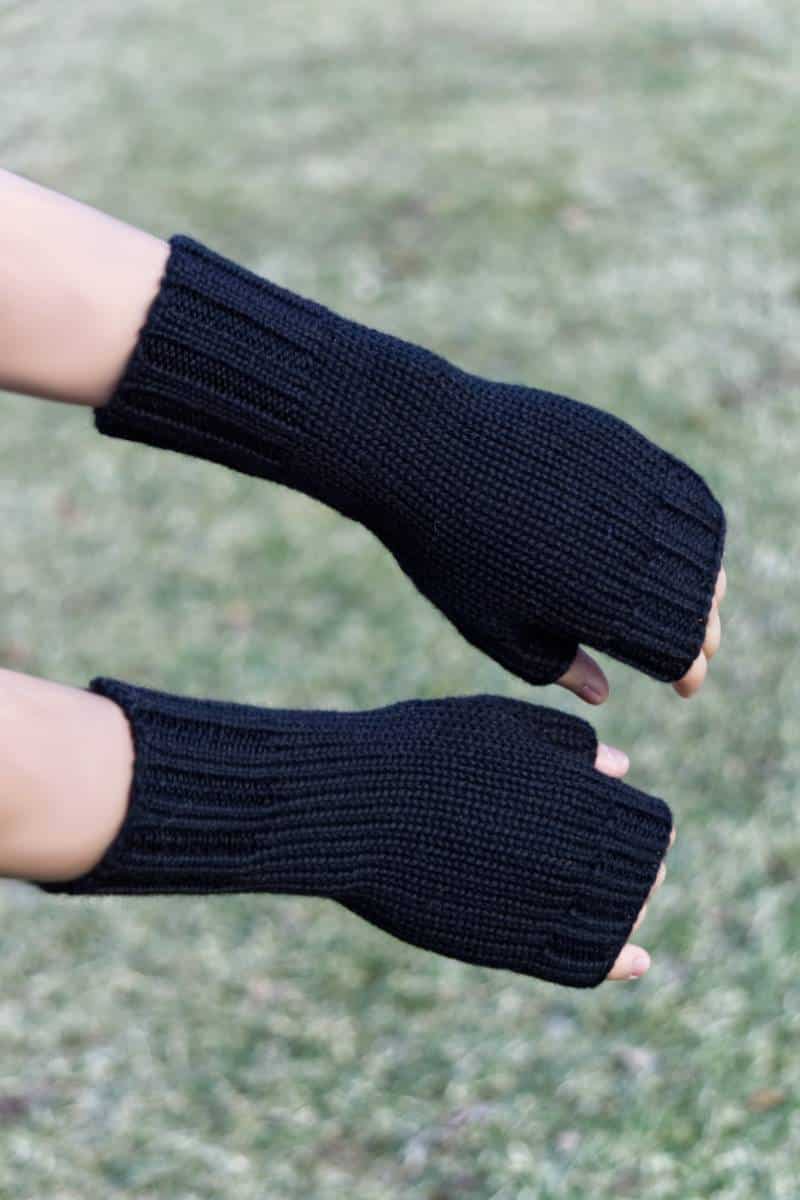 Pure Baby Alpaca Simplicity Handwarmers In Black